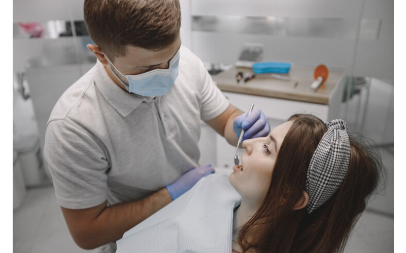 Understanding the Process of Professional Teeth Whitening in Tampa