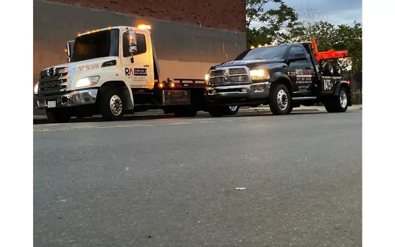 How Towing Company in Queens Respond to Roadside Emergencies?