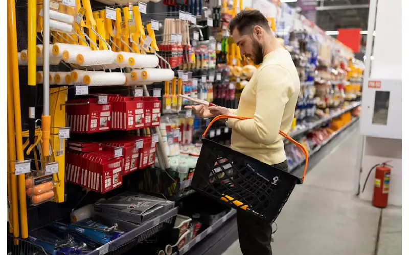 How Dubai’s Booming Construction Trends Are Transforming Local Hardware Store Demands?